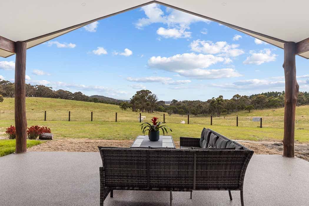 Rural new build with expansive outdoor area in the Canberra region